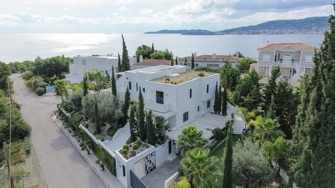 Villa con 5 camere da letto a Portoheli, 463 m², vista mare, piscina a sfioro, aree relax, giardino paesaggistico. Rara opportunità. GADAIT international vi offre un'opportunità unica di diventare il proprietario di questa magnifica villa moderna, si...