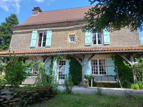 This fabulous country estate offers many possibilities including revenue potential. It sits in a beautiful part of the Perigord, surrounded by lush green countryside, 40 minutes from Sarlat and an hour from Bergerac international airport. The main ho...