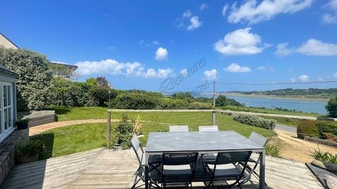 Located in a privileged environment, this property offers calm, gentle living, light and a magnificent and breathtaking view of the estuary. Ideally located between Tréguier and Plougrescant, you will have the choice between hikes on the gorse coast ...