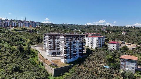 Apartamenty z Widokiem na Przyrodę i Morze w Pobliżu Lotniska w Pelitli Yeşilköy Apartamenty w Pelitli w Trabzon oferują łatwy dostęp do innych dzielnic miasta. Apartamenty zlokalizowane są w pobliżu centrów handlowych, szpitali, targowisk, aptek, pa...