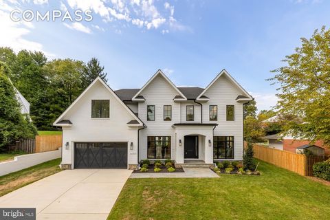 Location, location! Don’t miss seeing this spectacular property! Step into the elegance of 6105 Durbin Road, where sophistication meets contemporary design in Kenwood Park. This exceptional home built by Francis Development unveils a realm of distinc...