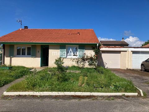 C'est sur la commune de GLEIZE proche de toutes les commodités, dans un environnement calme et agréable qu'Anne-Marie LECLERCQ / MegAgence vous présente cette jolie maison plain pied avec garage sur un terrain entièrement clos de près de 500 m². A l'...