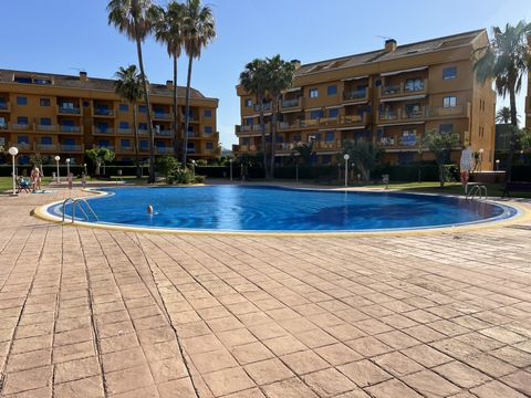 Magnifique penthouse en duplex exclusif au km 05 de Las Marinas l39un des meilleurs emplacements de Denia en raison de sa proximité avec la plage la ville et le port Également à côté du club de tennis de Denia à proximité de bons restaurants supermar...