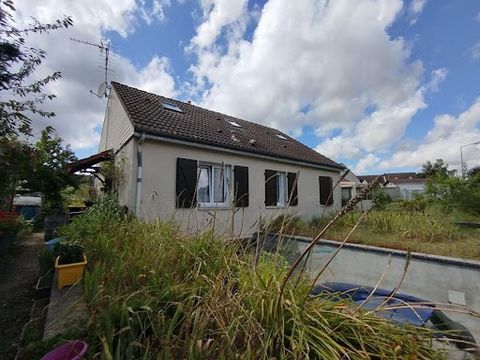 Maxime DUTRAY vous propose ! Gros potentiel, à saisir rapidement ! Envie d'une maison dont les performance énergétiques sont excellente ? Equipée de plusieurs système de chauffage pour vous offrir le choix, ainsi que de la climatisation, cette maison...