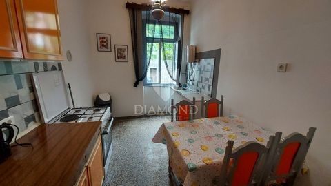 Location: Primorsko-goranska županija, Rijeka, Rastočine. Rijeka, Apartment with Lots of Potential A bright and airy apartment in an excellent location, just a few minutes' walk from the very center of Rijeka, situated in a charming historical villa....