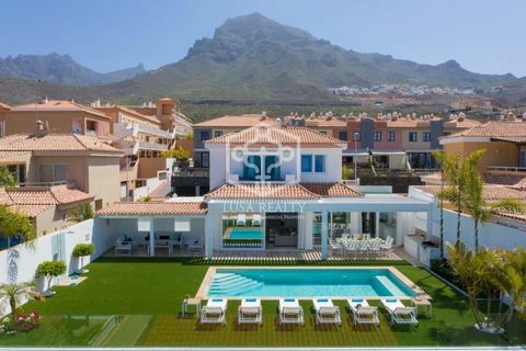 Exclusive Villa in El Madroñal, Costa Adeje with sea views. This stunning luxury villa in El Madroñal, Costa Adeje, is the perfect home for those seeking a sophisticated lifestyle in one of the most exclusive areas of Tenerife. With three carefully d...