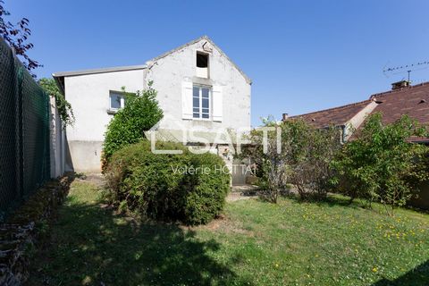 Projet de rénovation avec un fort potentiel! Au cœur du hameau de Béthemont, à deux pas du Golf et de La Chapelle, découvrez cette propriété de 1800 composée d'une maison ancienne de village de 92m2 habitables et d'une annexe indépendante de 108m2 à ...