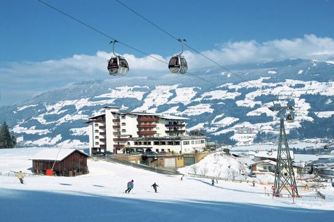 De Seetal-residentie biedt 3 ruime appartementen met uitzicht op de Zillertaler Alpen. Dit appartement bevindt zich op de 1e etage. Het heeft een woonkamer met tweepersoonsslaapbank, een keuken, 2 slaapkamers en een badkamer. Er kunnen 6 personen ver...