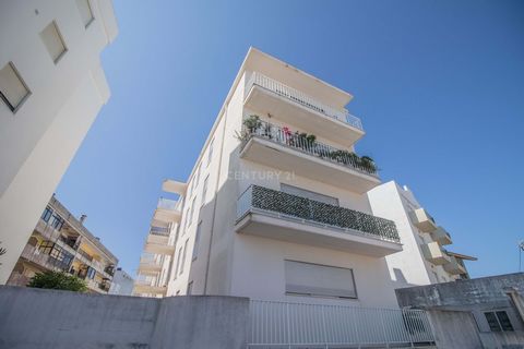 Woning van een vastgoedfonds bestaande uit keuken en woonkamer in Open-Space, een slaapkamer met kledingkast, een badkamer met ligbad en balkon. Het appartement is gelegen op de 1e verdieping van een gebouw van 5 verdiepingen met lift, heeft een park...