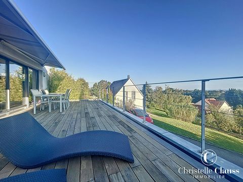 ARCHITECT'S HOUSE - HÖHEN VON SOULTZ - ATEMBERAUBENDE AUSSICHT Dieses prächtige Architektenhaus von 200 m2 liegt auf den Höhen von Soultz und bietet einen außergewöhnlichen Blick auf die elsässische Ebene, den Schwarzwald und die Schweizer Alpen. Ent...