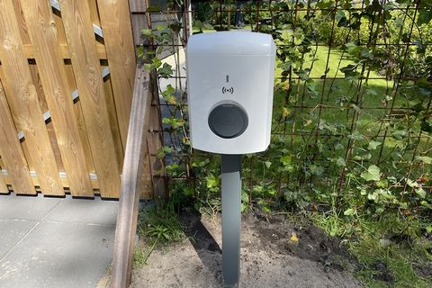 Dit vakantiehuis is zowel kind- als seniorvriendelijk, werkt op zonne-energie en is gelegen op het gemoedelijke recreatiepark Bosrijk Ruighenrode, midden in de bossen rondom Lochem. In de ruime tuin kunt u heerlijk ontspannen in de zon of schaduw, en...