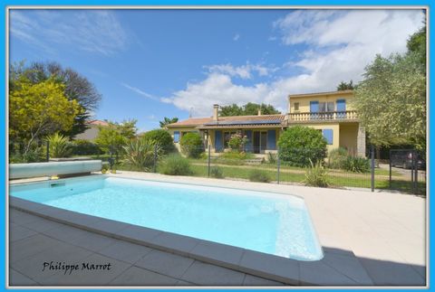 Villa avec gîte, piscine et vue à quelques minutes dUzès