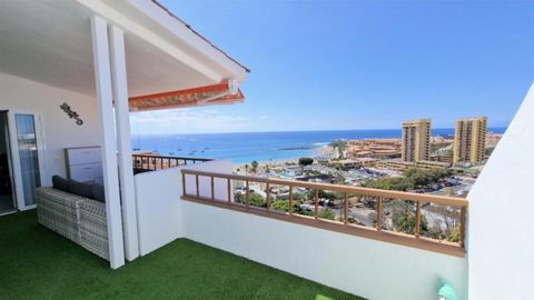 Ático de ensueño en venta en Los Cristianos, cerca de la Playa de Las Vistas. Esta amplia y luminosa propiedad ofrece 90m2 útiles distribuidos en 2 dormitorios dobles, 2 baños completos con plato de ducha y ventana exterior, cocina moderna equipada y...