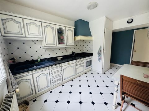 À MONTCRESSON.. Vous souhaitez un environnement verdoyant....??? Venez visiter cette maison avec beaucoup de potentiel... A 13 mn d'une GARE, à proximité de quelques commerces de première nécessité (boulangerie, pizza, restaurant, superette et garagi...