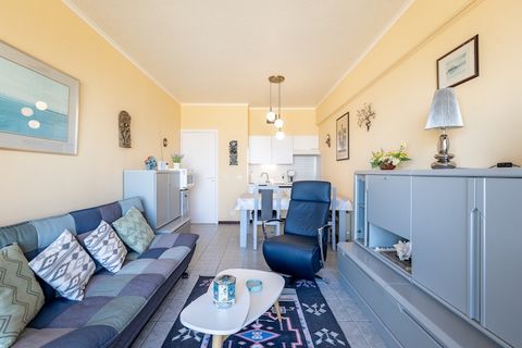 Located on the 7th floor of a residence on Zeedijk 180, this inviting studio apartment offers a perfect mix of comfort and functionality for up to 4 guests. With a central location and a furnished front terrace overlooking the sea, it’s an ideal base...