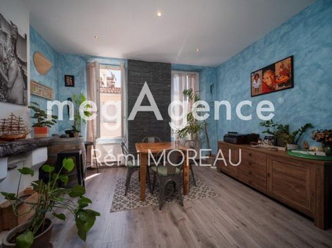 En exclusivité, je vous propose ce charmant appartement de 64 m² de type 3 au cœur du quartier très vivant du Camas, à quelques mètres des commerces, des écoles, du tramway, à 10 minutes à pied de la faculté de médecine. Traversant et exposé plein su...