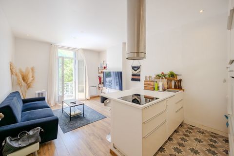 Dans l’un des quartiers les plus prisés de Toulon, au cœur du Mourillon, venez découvrir ce superbe appartement T2, situé dans un immeuble ancien plein de charme, avec ascenseur. L’appartement offre une belle pièce de vie lumineuse avec une cuisine o...
