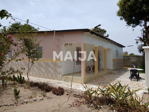 Tujereng ligt op de zuidelijke oever van Gambia, waarbij vissen de grootste activiteit van de woning is. Het is ongeveer 20 km van de Senegambia-gebieden. Dit huis met twee slaapkamers van 750 vierkante meter ligt op bijna 1 km van het strand en op o...