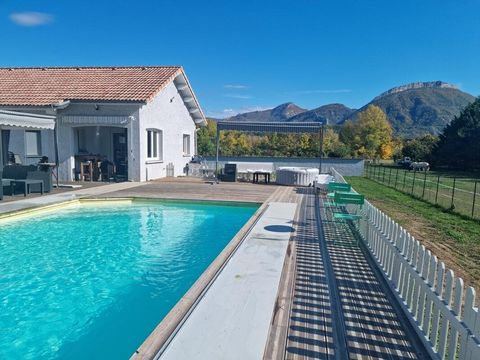 Maison avec studio indépendant et piscine chauffée 2300 m² de terrain CHABESTAN (05)