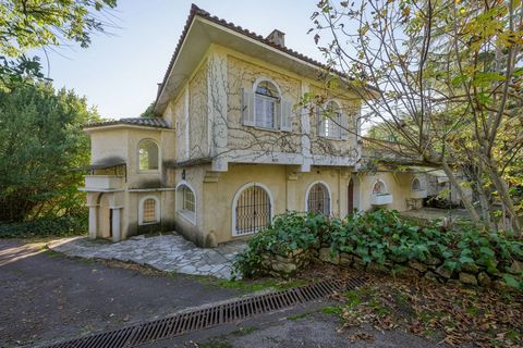 Villa Art Déco à rénover avec détails architecturaux uniques  M