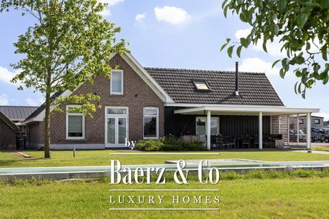 Gelegen te midden van uitgestrekte weilanden en ongerepte natuur, verwelkomt dit bijzondere buitengoed u vanaf de 200 meter lange oprijlaan met een gevoel van rust, ruimte en exclusiviteit. Een plek waar wonen en ondernemen op unieke wijze samenkomen...