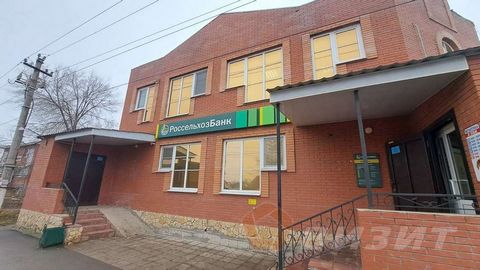 Продается отдельно стоящее здание общей площадью 447 кв.м. Адрес объекта: Самарская область, пгт Безенчук, ул. Советская, д. 95Б. Ближайшее пересечение с ул. Чапаева и ул. Чкалова. Здание капитальное. 2 этажа + цоколь. Земельный участок площадью 270 ...