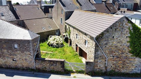 Deux magnifiques bâtisses en pierre au coeur des Pieux avec jardin