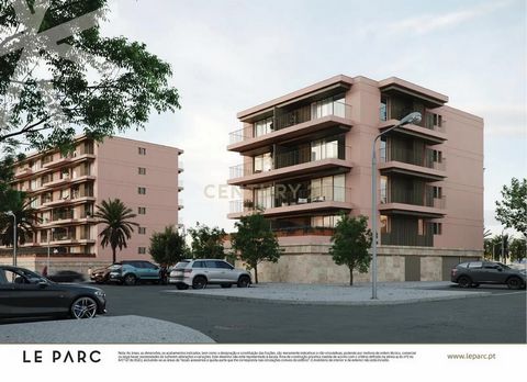 Em construção | Entrega prevista: final de 2026 Este elegante apartamento T2, inserido num condomínio de arquitetura contemporânea em Faro, é uma excelente oportunidade de investimento ou habitação própria. Com previsão de conclusão para o final de 2...
