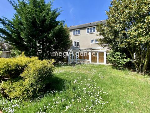 Pour investisseur,division d'une maison en 6 appartements dont 2 avec jardinet.