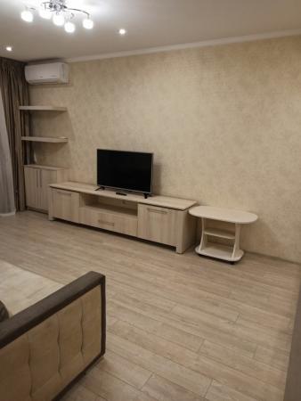 Иванова ул, 9. Пишите в вотсап Также имеется двушка рядом и частный дом К/У входят в стоимость! Работа ведется по договору. Все документы готовы. Сдаётся чистое жилье на долгий срок. Квартира с мебелью, посудой и бытовой техникой. Можно с детьми и жи...