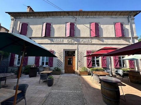 Coup de coeur, Serge ISSAULAN vous propose ce fonds de commerce de Restauration situé dans une petite ville touristique du lot, Proche des sites de St Cyr Lapopie, Rocamadour, Padirac. Bel emplacement en centre ville, Terrasse ombragée. Espace lumine...