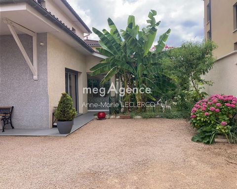 MAISON DE VILLE A VENDRE SUR JASSANS RIOTTIER.