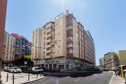 Apresentamos-lhe esta fantástica oportunidade de adquirir um apartamento T3, com uma área útil real de 94,6m², embora com 82m² registados em caderneta, localizado numa zona privilegiada da Pontinha, no concelho de Odivelas – Bairro do Falcão. ✨ Carac...