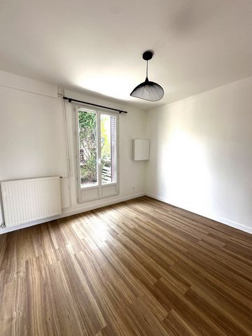 Dans un pavillon divisé en deux appartements, superbe appartement 3 pièces en duplex bénéficiant d’un grand jardin privatif. Le rez-de-chaussée offre une entrée accueillante, une cuisine contemporaine entièrement équipée, un séjour lumineux, une élég...