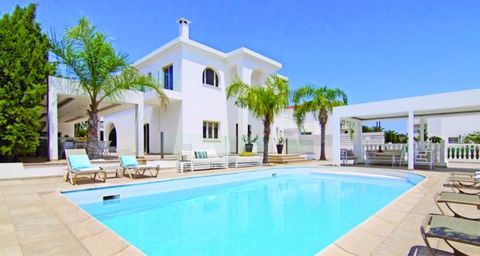 Six Bedroom Detached Villa For Sale in Paralimni This beautiful detached villa is located on the outskirts of Paralimni, up in the hills over looking Ayia Napa. The property is set on a large 1200 m² plot and boasts a private swimming pool, a covered...