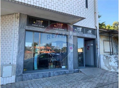 Description When purchasing this commercial establishment, you will enjoy a property with the following characteristics: Shop very well located, near the Fair of Oaks, with an area of 200m², 3 offices, air conditioning, 2 bathrooms and window store w...
