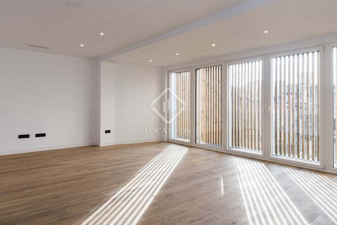 This magnificent property is part of Residencial C11 Vigo Passive House development, an exclusive new development situated on one of the most important streets in Vigo city centre. The building delights in an enviable location, near Plaza de Composte...