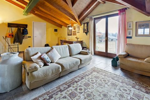 This quaint apartment in Romagnano Sesia has a balcony where you can take sips of your hot morning beverage while planning for the exciting ahead. This house has 3 bedrooms which can accommodate a family or a group of 6 people comfortably.The region ...