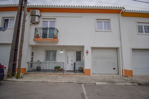 Excellent opportunity to live 2 steps from Lisbon in a very quiet village, surrounded by services, commerce and great access to the capitalI invite you to know this villa in excellent condition with garage, only 600m from the center of the villageThe...