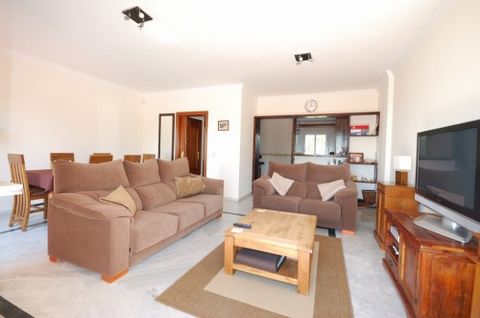 This property is a 3 bedroom, 2 bathrooms townhouse in Alcaidesa. It has a terrace, a garden and a large basement/garage, which is also used as a gym and washing area. There is also a separate sounds proof area which could be used as a cinema room. F...