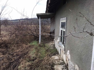 Price: €4.000,00 District: Silistra Category: House Area: 34 sq.m. Plot Size: 1800 sq.m. Bedrooms: 1 Bathrooms: 1 Location: Countryside Can be done on monthly Land is 1800 sqm The house is in good general condition. There are no leeks on the roof. Th...