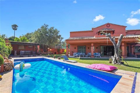 Lease with a purchase option! Exceptional villa in an unbeatable location, Puerto Banús. 600m2 built on a plot of 1250m2 with one of the best orientations, South-West. Fantastic villa with Andalusian character and touches of modern style. Distributed...