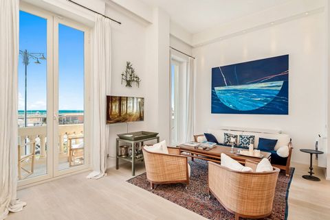 The Delfino apartment enjoys a splendid sea view from the main floor of one of the most prestigious and elegant Art Nouveau buildings on the renowned Viareggio promenade. This exclusive apartment of approximately 130 m2 is expertly distributed, the l...