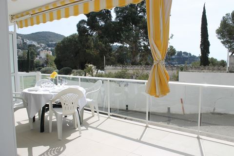 Appartamento situato in una delle zone più idilliache della costa di Girona. Questo appartamento ha una capacità di 4 persone e dispone di una piscina in comune, offre accesso diretto alla spiaggia di Almadraba. Tutti gli appartamenti dispongono di u...