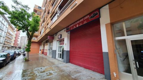 Grupo Avis sells commercial premises of 325 m2 with many possibilities. Commercial premises for sale in Gandia. 9 meters façade, 6 meters high, 7 meters height interor. Two independent accesses. It can be used as a store, warehouse, garage or other b...