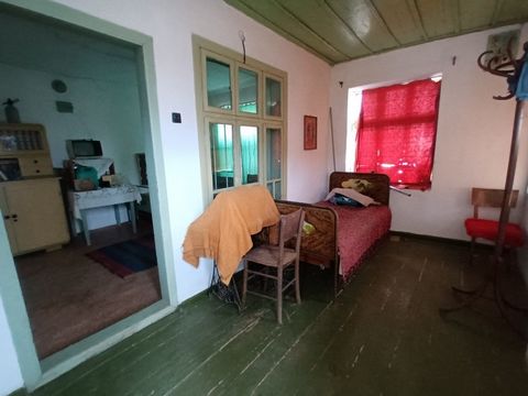 Address Real Estate offers a house in the village of Salmanovo. The house has an area of 70 sq.m., divided into four rooms. In the yard with an area of 1200 sq.m. There are also farm buildings. It is located near the center of the village. For your c...