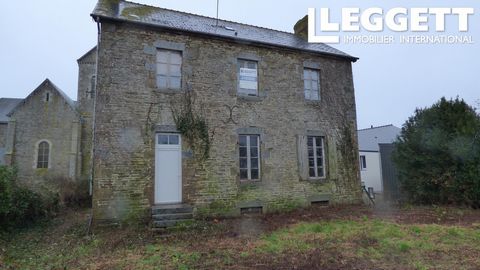 A17961 - This beautiful former schoolhouse is situated in the historic commune of Lassay-les-Chateaux: a quaint market town nestled away in the rolling hills of the Mayenne countryside. With a little TLC, this heritage building can easily be transfor...