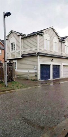 Upgraded Modern Cozy Self-Contained Coach House Above Garage, Private Entrance. One Bedroom, One 4Pc Washroom. Ensuite Laundry, One Parking Pad Is Right Next To The Entrance. Open-Concept, Large Sun Filled Windows. Great School. Close To Parks, Commu...