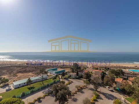 Apartment T0 im 2. Stock des Alvor Atlantic Building, 2 Gehminuten vom Strand von Alvor entfernt. Die komfortable Unterkunft verfügt über ein Studio-Schlafzimmer, 1 Badezimmer, eine voll ausgestattete Küchenzeile und einen Balkon. In den gemeinsamen ...