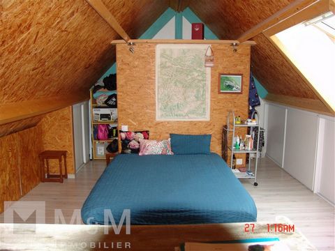 M M IMMOBILIER Quillan - estate agents in the Pays Cathare in Southern France – present a chalet type of recent construction. Offering an enclosed veranda, a large living room + open kitchen with small larder, a bathroom and separate WC on the ground...